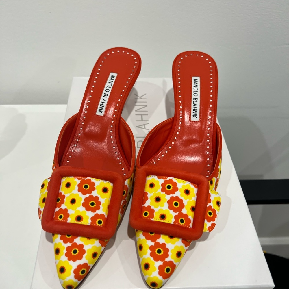 Manolo Blahnik maysalebi mules floral